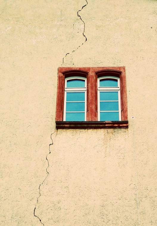 Walls Crack - Signs your home needs repairing